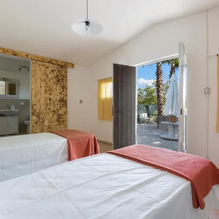 Holiday home Villetta Li Parati *