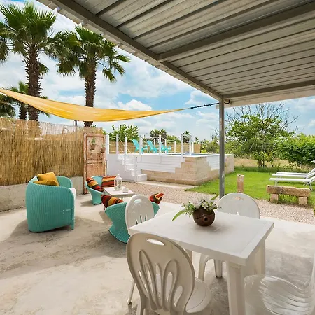 Holiday home Villetta Li Parati *